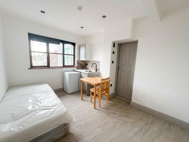 Studio for rent in Longlands, Halfway Street