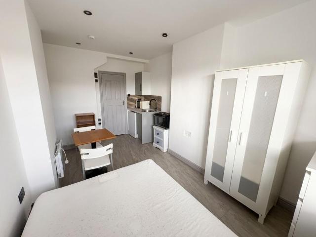 Apartment for rent in Longlands, Halfway Street