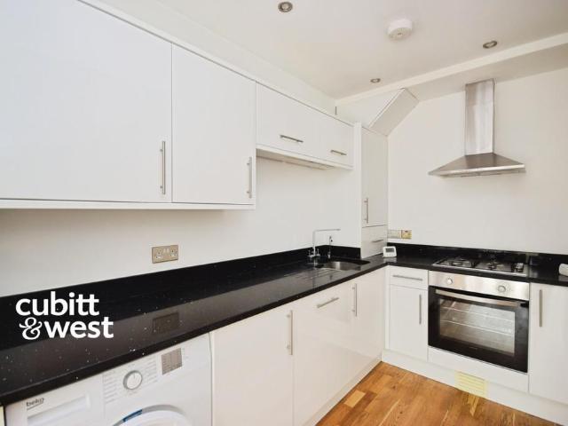 Apartment for rent in London Borough of Croydon, Purley