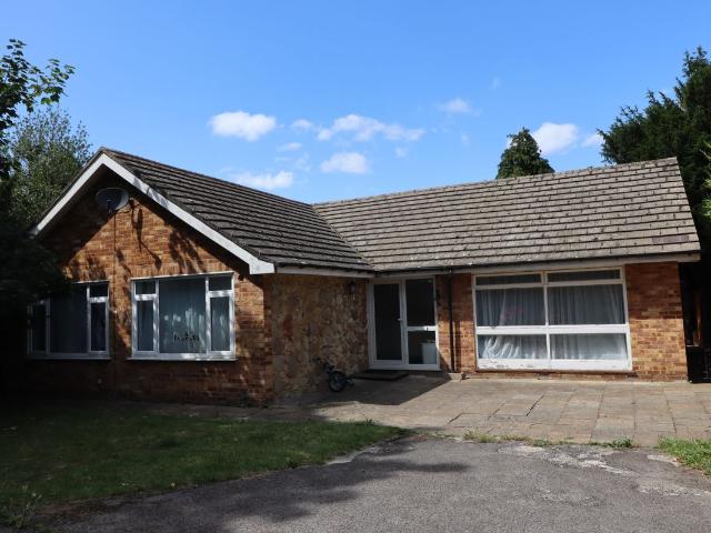 House for rent in London Borough of Croydon, Waddon