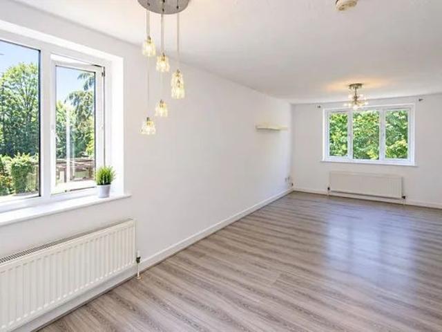 Apartment for rent in London Borough of Croydon, Waddon