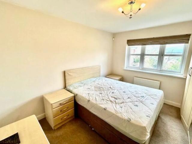 House for rent in Pogmoor, South Yorkshire
