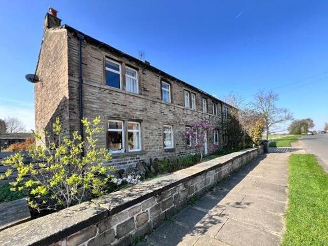 House for sale in Huddersfield, West Yorkshire