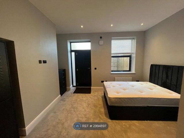 Studio for rent in Hyde Park, South Yorkshire