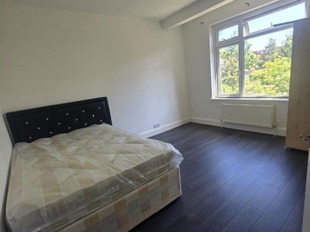 Room for rent in South Chingford, Greater London