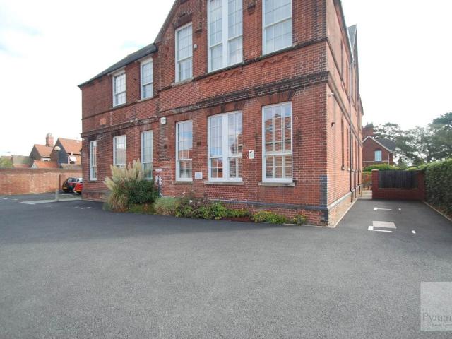 Apartment for rent in Lakenham, East Bank