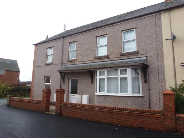 Apartment for rent in Penycae, Wales