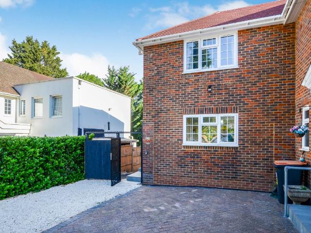 Studio for rent in Northwood, Greater London