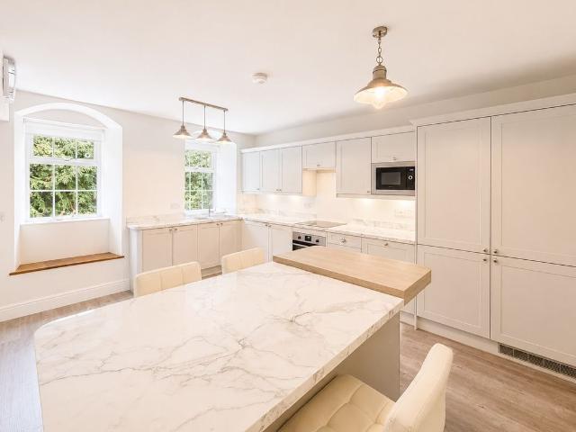 Apartment for rent in Hallas Bridge, Bradford