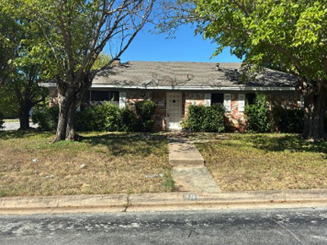 House for sale in Hallmark, Fort Worth