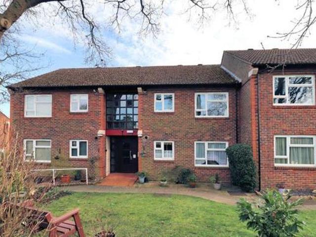 House for sale in Goldsworth Park, Woking