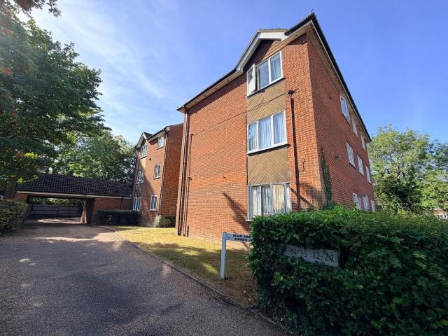 Apartment for rent in Woodside Estate, Houghton Regis
