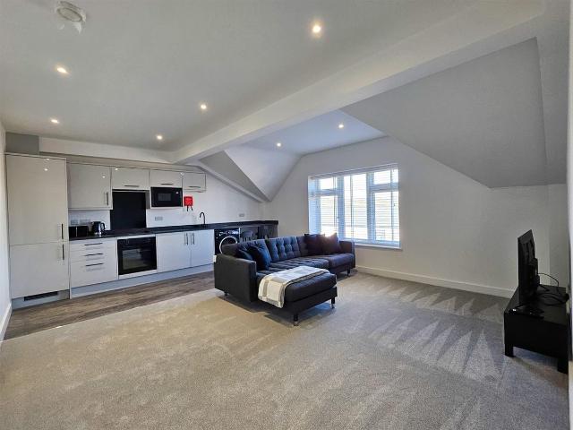 Apartment for rent in Brownlow Fold, Lee Bank