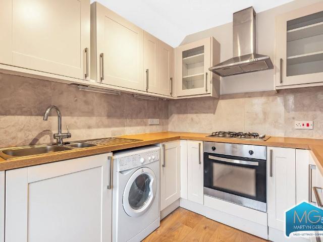 Apartment for rent in Colney Hatch, Greater London