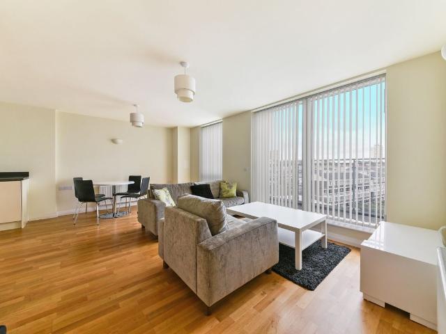 Apartment for rent in Poplar Grove, Greater London
