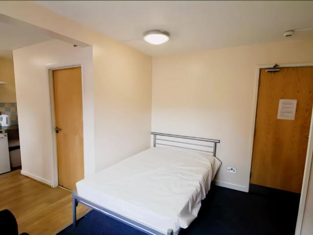 Studio for rent in Elmfield, Leicestershire