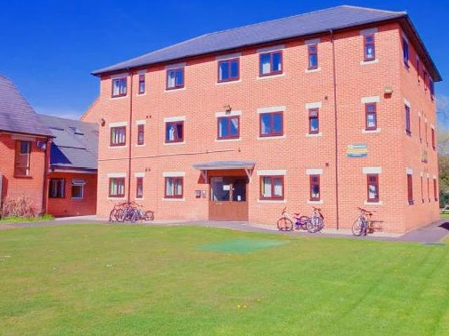 Studio for rent in Elmfield, Leicestershire