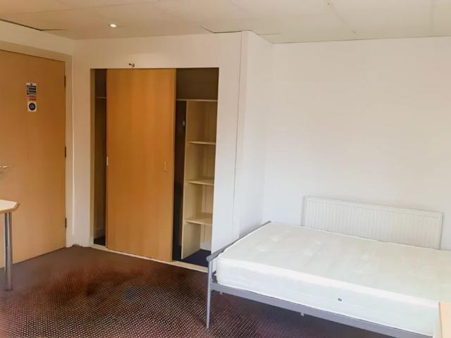Studio for rent in Elmfield, Leicestershire