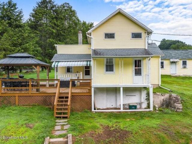 House for sale in Harveys Lake