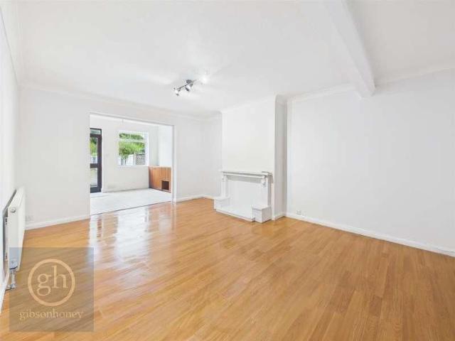 House for rent in London Borough of Ealing, Greater London