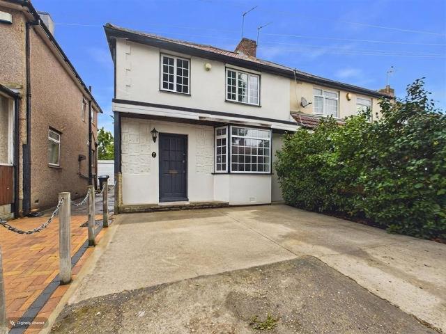 House for rent in London Borough of Ealing, Greater London