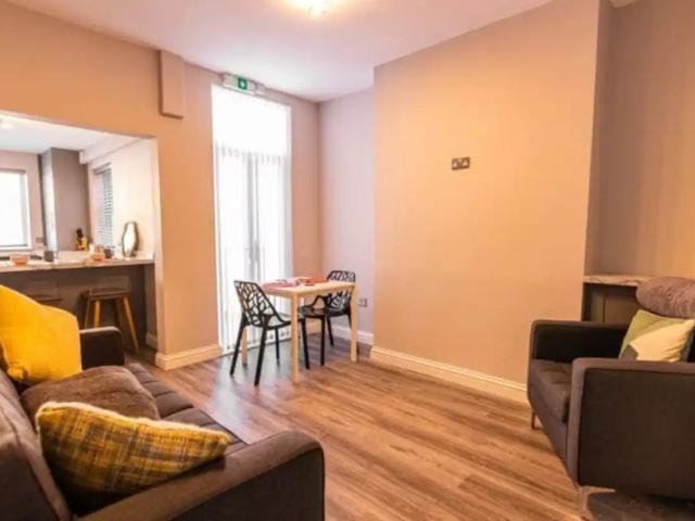 Room for rent in Elm Park, Calderstones