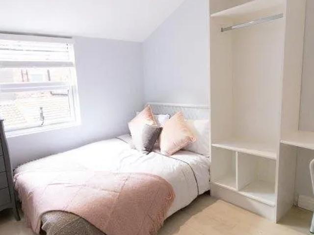 House for rent in Elm Park, Calderstones