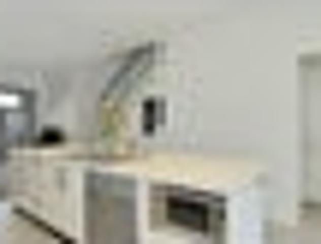 Townhouse for rent in Chaslands, Canterbury