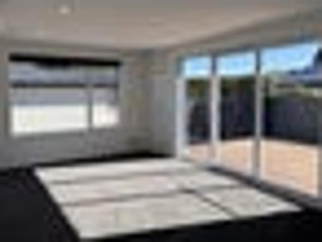 House for rent in Chaslands, Canterbury