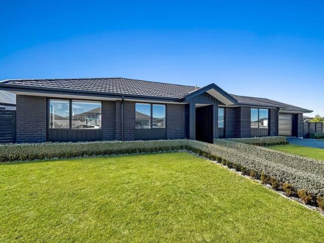 House for rent in Chaslands, Canterbury
