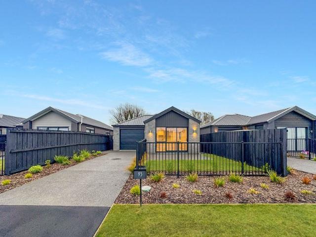 House for rent in Chaslands, Canterbury