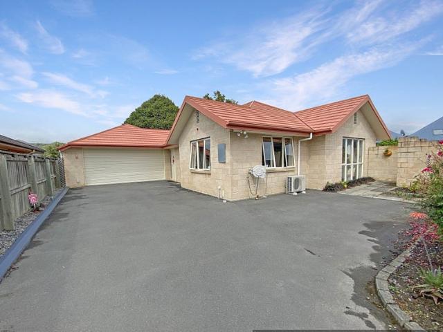 House for rent in Chaslands, Canterbury