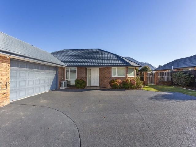 House for rent in Chaslands, Canterbury