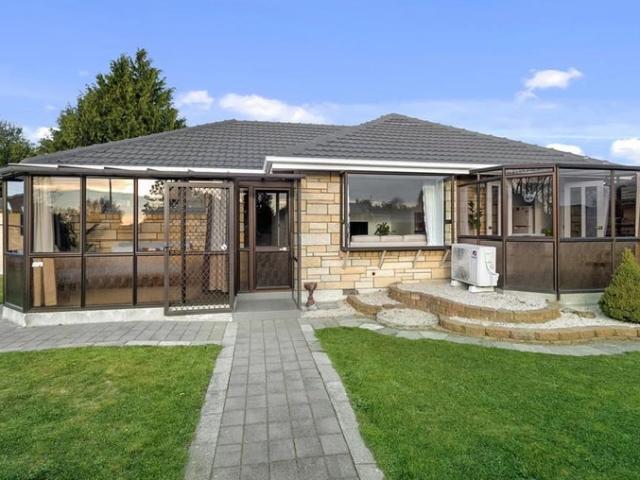 House for rent in Chaslands, Canterbury