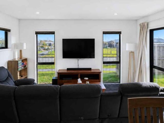 House for rent in Chaslands, Canterbury