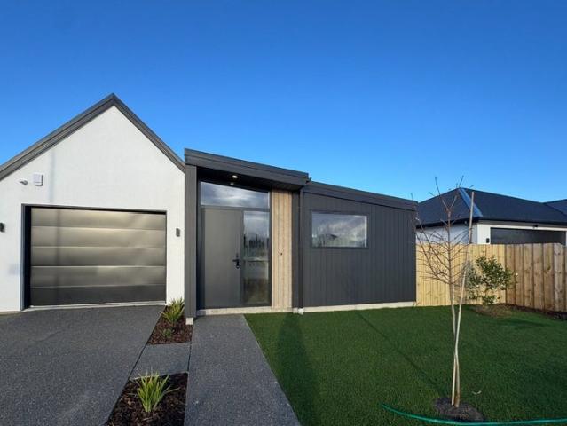 House for rent in Chaslands, Canterbury