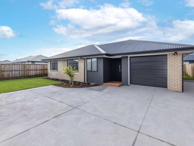 House for rent in Chaslands, Canterbury
