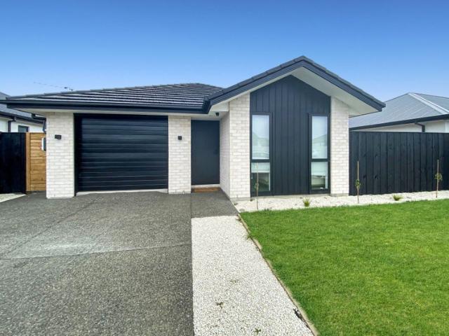 House for rent in Chaslands, Canterbury