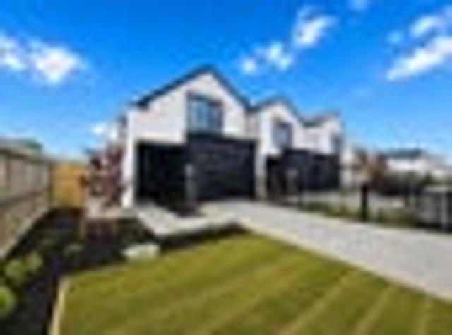 Townhouse for rent in Chaslands, Canterbury