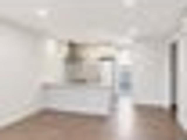 Townhouse for rent in Chaslands, Canterbury