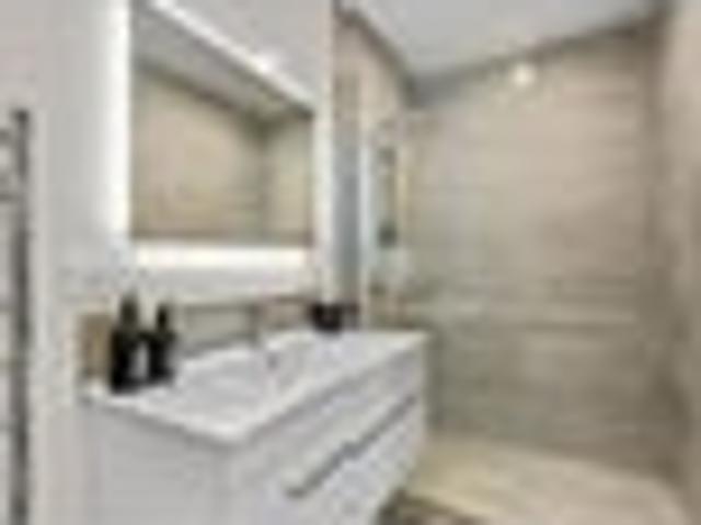 Townhouse for rent in Chaslands, Canterbury