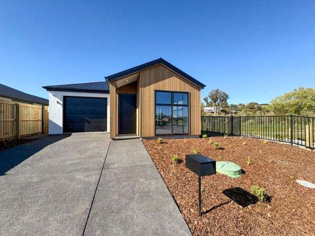 House for rent in Chaslands, Canterbury