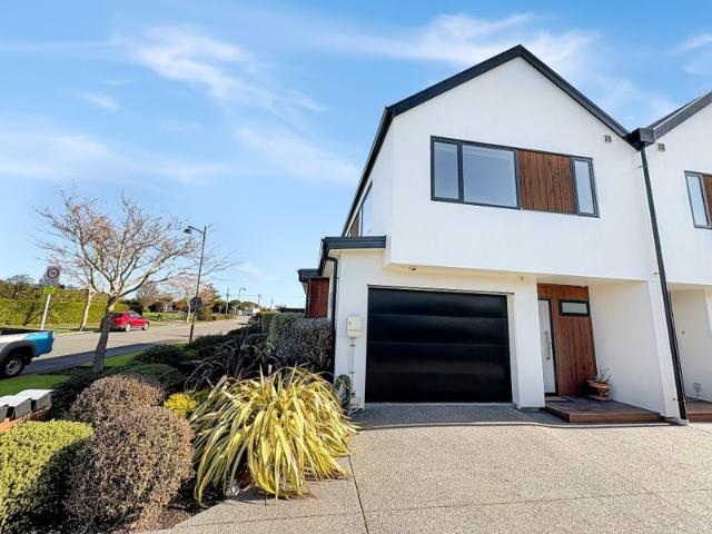 House for rent in Chaslands, Canterbury