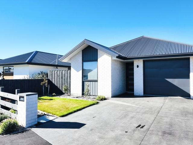 House for rent in Chaslands, Canterbury