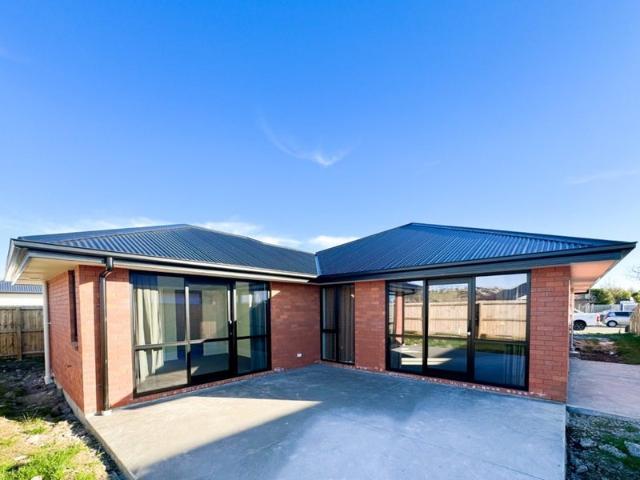 House for rent in Chaslands, Canterbury