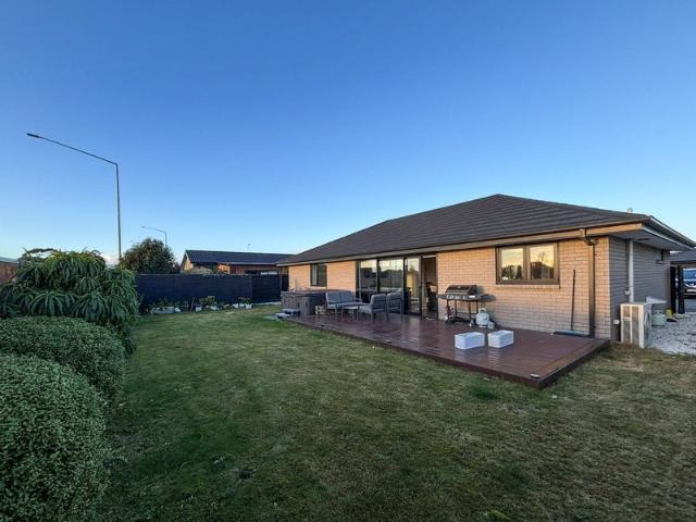 House for rent in Chaslands, Canterbury