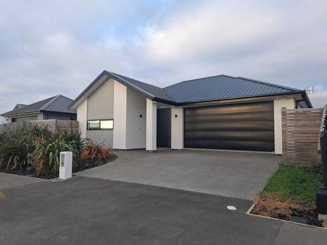 House for rent in Chaslands, Canterbury