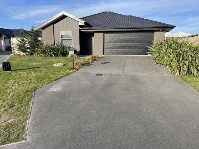 House for rent in Chaslands, Canterbury