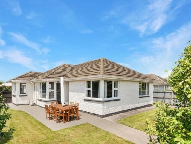House for rent in Chaslands, Canterbury