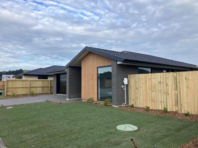 House for rent in Chaslands, Canterbury